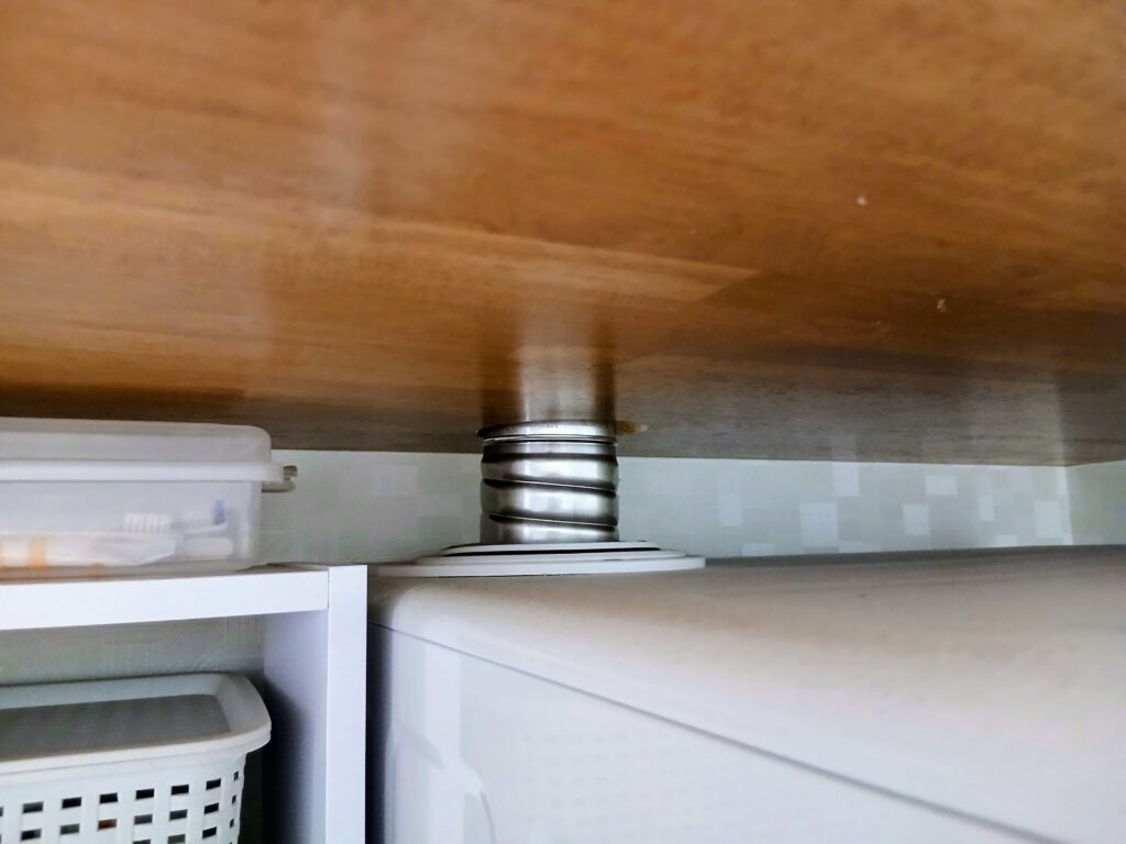 乾太くん設置のために設けられた配管用の穴